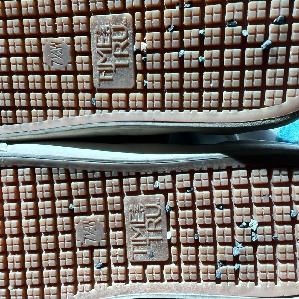 Time and Tru Black and White Athletic Shoes 7.5 Memory Foam - Picture 8 of 8